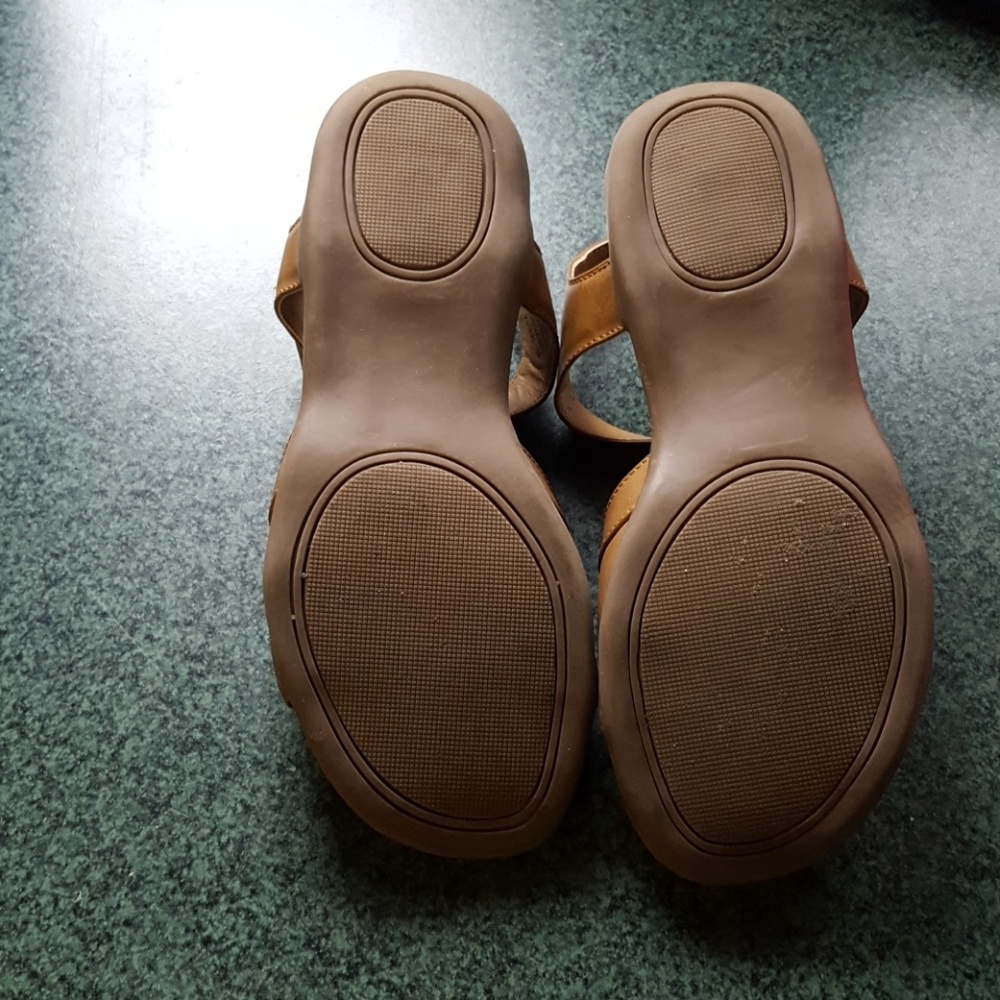 Array Sandals - Picture 2 of 3